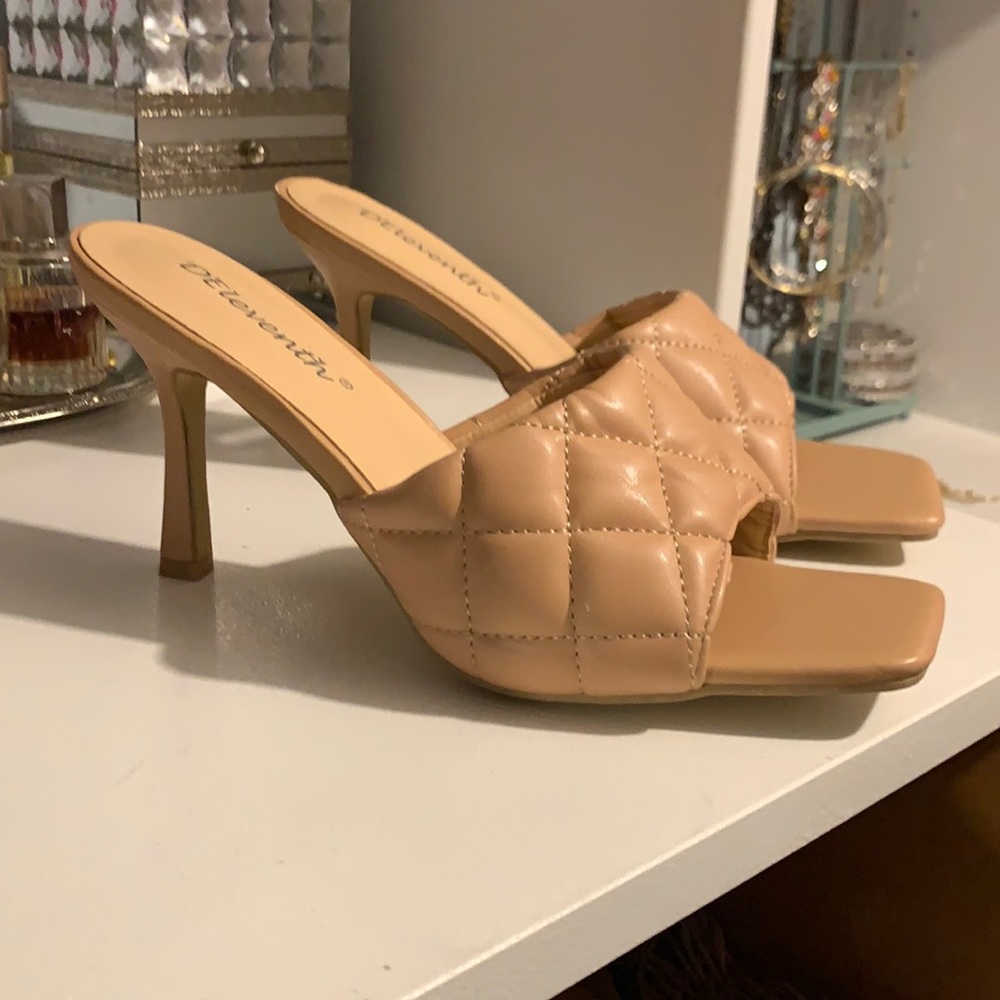 Brand New Deleventh Beige Quilted Slip On Pumps